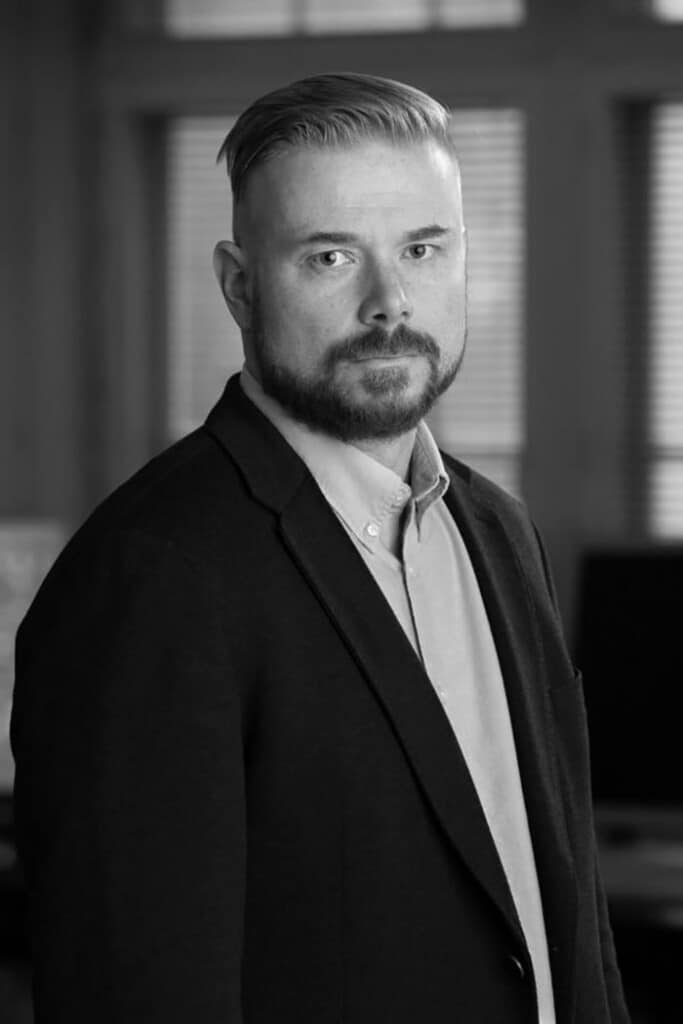 Jari Akola